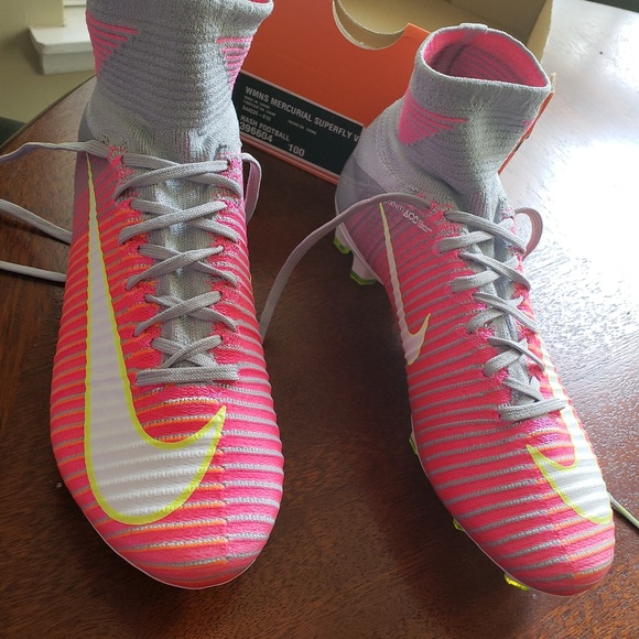 size 8 women's soccer cleats